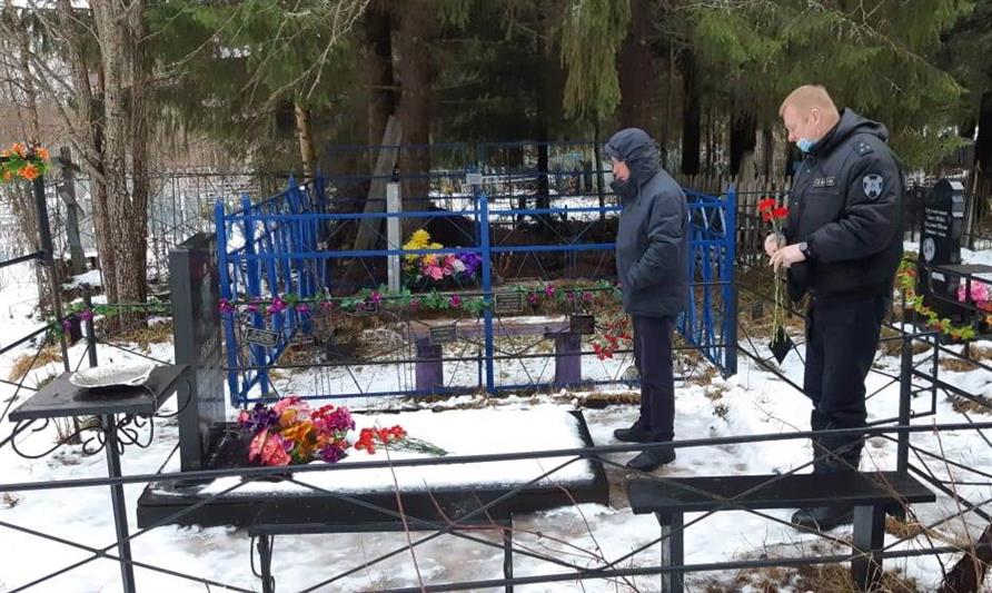 Сотрудники архангельского ОМОН почтили память погибшего сослуживца
