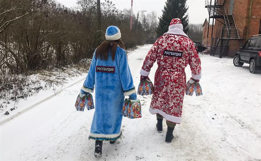В Смоленске росгвардейцы присоединились к акции «Росгвардейский дед мороз»