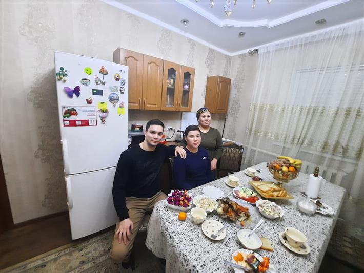 В Дагестане росгвардейцы поздравили с Новым годом детей погибших коллег и ветеранов службы  