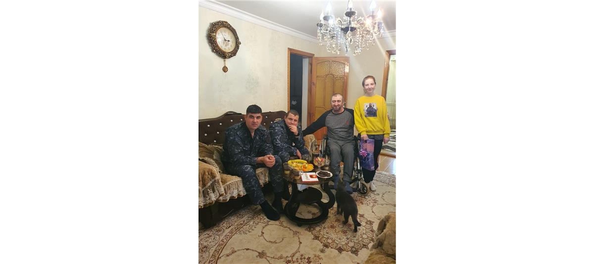 В Дагестане росгвардейцы поздравили с Новым годом детей погибших коллег и ветеранов службы  