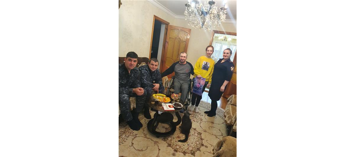В Дагестане росгвардейцы поздравили с Новым годом детей погибших коллег и ветеранов службы  