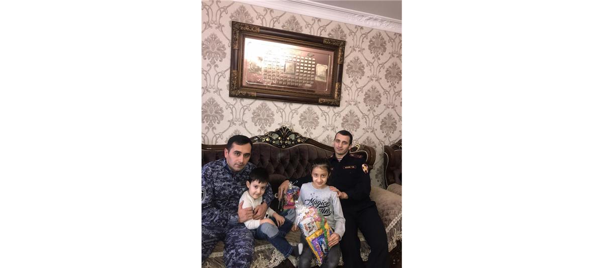 В Дагестане росгвардейцы поздравили с Новым годом детей погибших коллег и ветеранов службы  