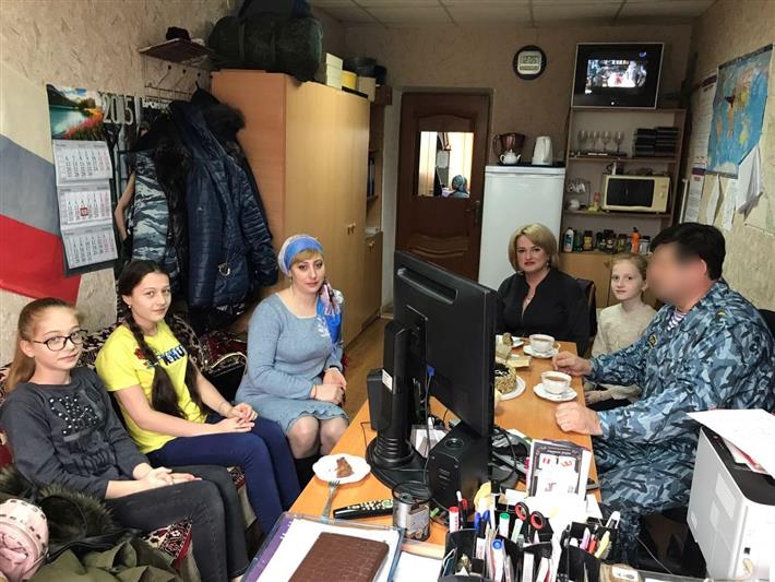 Бойцы махачкалинского ОМОН поздравили с Новым годом семьи погибших коллег