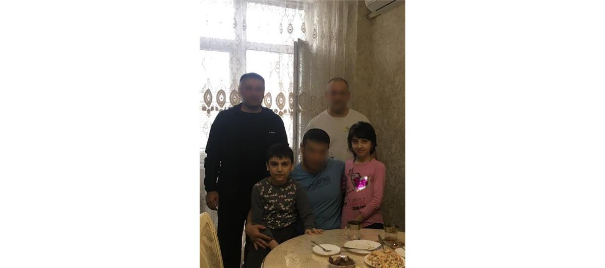 Бойцы махачкалинского ОМОН поздравили с Новым годом семьи погибших коллег