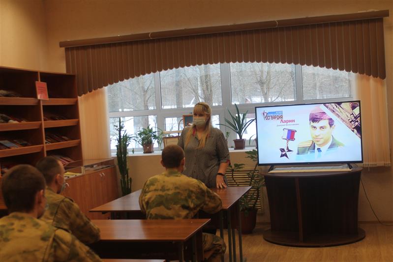 В богородской бригаде Росгвардии отдали дань уважения Героям России Игорю Гурову и Дмитрию Ларину