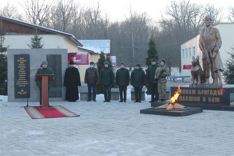 В богородской бригаде Росгвардии отдали дань уважения Героям России Игорю Гурову и Дмитрию Ларину