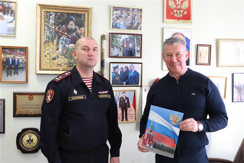Врио начальника управления Росгвардии по Пермскому краю поздравил с Днём Героев Отечества Героя России Сергея Яшкина 