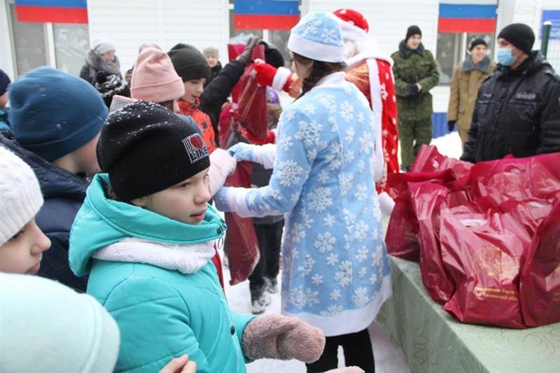 «Спецоперация «Новый год». В Тюмени для кадетов Росгвардии устроили сказочный квест (видео)