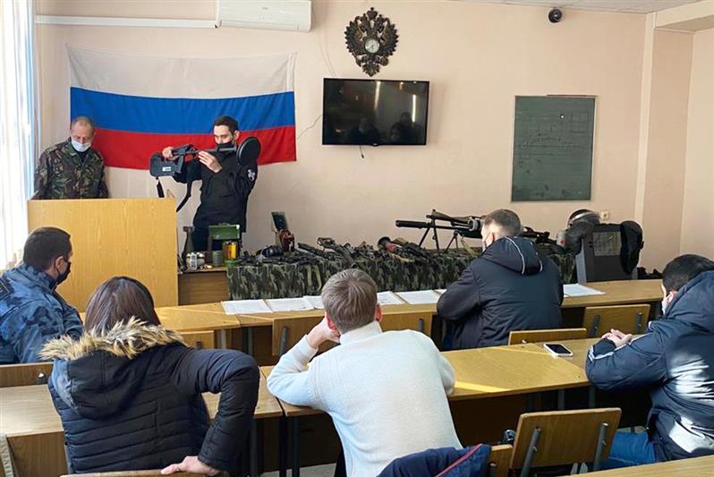 Сотрудники спецподразделений Росгвардии в честь Дня Героев Отечества провели патриотические мероприятия для донских студентов