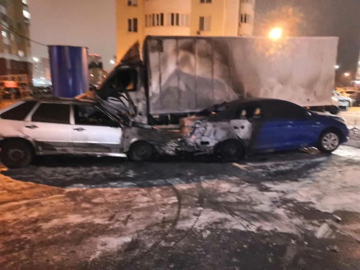 В Оренбурге сотрудники ОМОН совместно с полицейскими задержали подозреваемого в поджоге автомобиля 