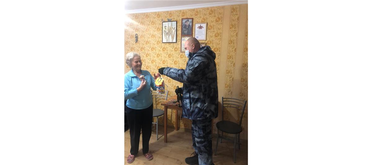 В Орле сотрудники ОМОН навестили семьи погибших при исполнении служебного долга товарищей 