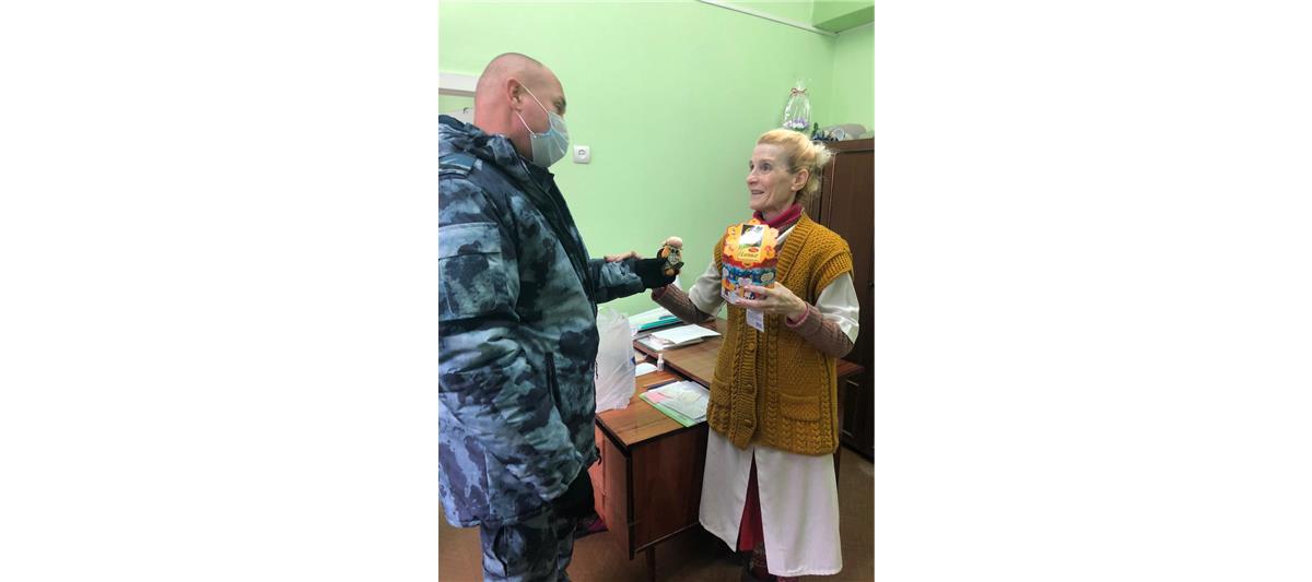 В Орле сотрудники ОМОН навестили семьи погибших при исполнении служебного долга товарищей 