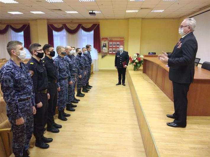 В Санкт-Петербурге молодые сотрудники вневедомственной охраны Росгвардии присягнули на верность Родине