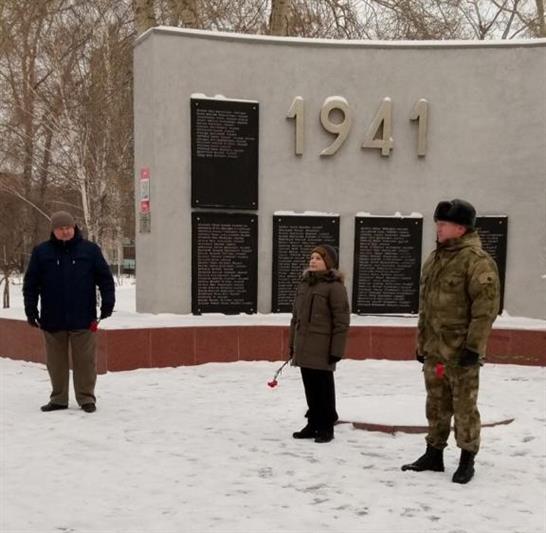 Росгвардейцы провели для курганских кадетов памятное мероприятие, посвященный Дням воинской славы России, на мемориале славы