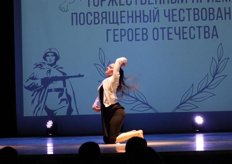 Ансамбль песни и пляски Уральского округа Росгвардии выступил на концерте в Екатеринбурге, посвященном Героям Отечества 