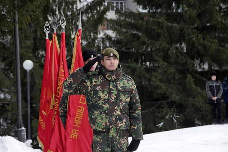 Копии боевых знамен 171-й стрелковой дивизии переданы на хранение в златоустовский ОМОН Росгвардии
