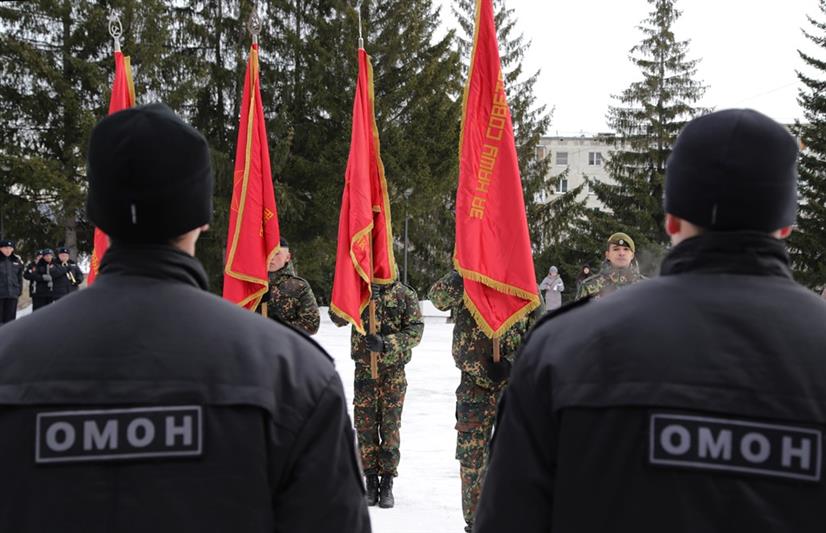 Копии боевых знамен 171-й стрелковой дивизии переданы на хранение в златоустовский ОМОН Росгвардии