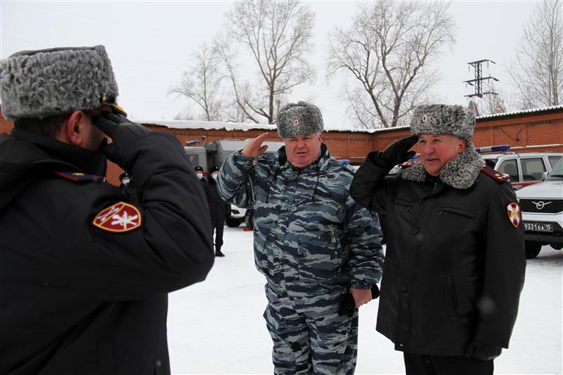 В Кузбассе росгвардейцы получили новые патрульные автомобили