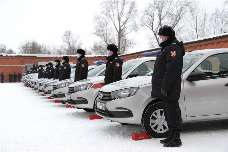 В Кузбассе росгвардейцы получили новые патрульные автомобили