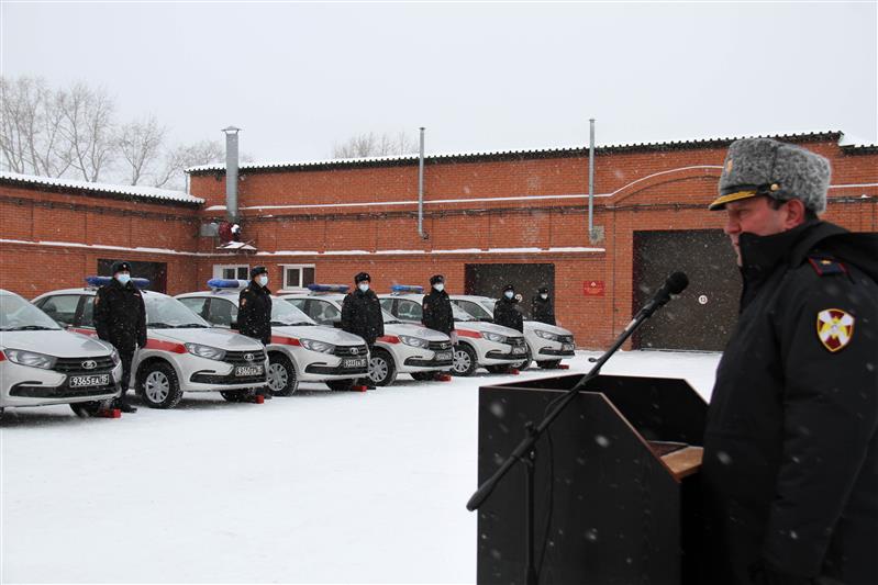 В Кузбассе росгвардейцы получили новые патрульные автомобили