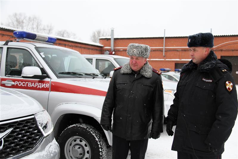 В Кузбассе росгвардейцы получили новые патрульные автомобили