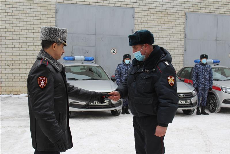 Саратовские подразделения вневедомственной охраны Росгвардии получили новые патрульные автомобили