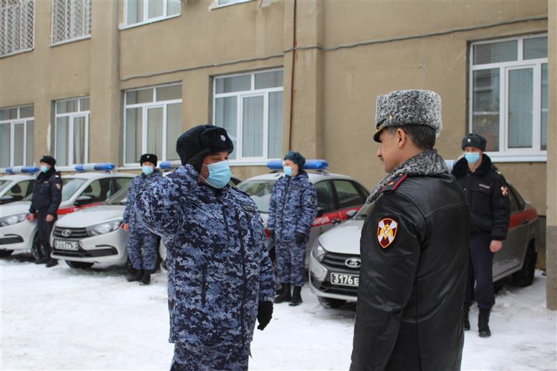Саратовские подразделения вневедомственной охраны Росгвардии получили новые патрульные автомобили