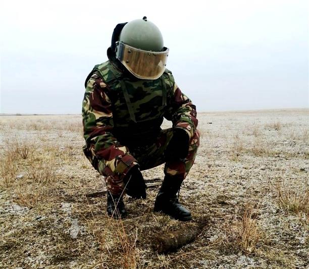 В Калмыкии взрывотехники Росгвардии обезвредили снаряд времен Великой Отечественной войны