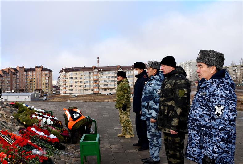 Росгвардейцы почтили память жертв депортации калмыцкого народа