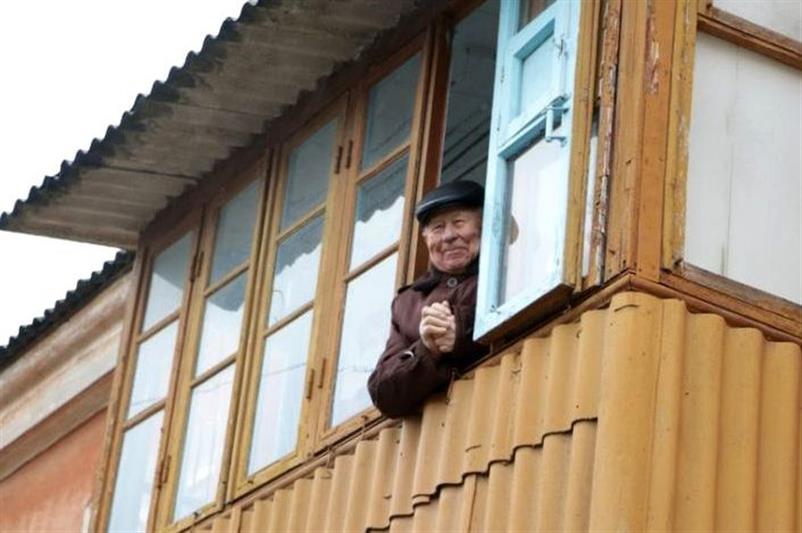 В Керчи военнослужащие Росгвардии поздравили с 95-летием ветерана Великой Отечественной войны Николая Дмитриевича Головина