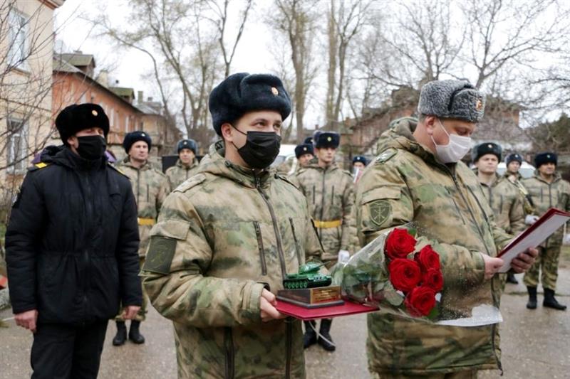 В Керчи военнослужащие Росгвардии поздравили с 95-летием ветерана Великой Отечественной войны Николая Дмитриевича Головина