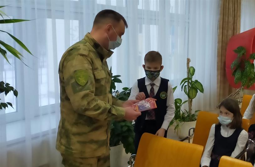 В Тюменской области Росгвардия присоединилась к ежегодной всероссийской ведомственной акции «Безопасный Новый год» 