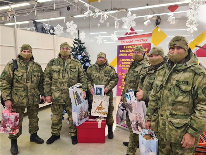 Сотрудники якутского ОМОН Росгвардии приняли участие в благотворительной акции «Елка добра»