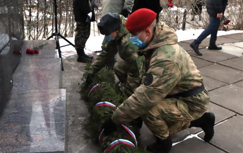 Военнослужащие отряда спецназа «Ратник» Росгвардии почтили память погибших в ходе первой чеченской кампании