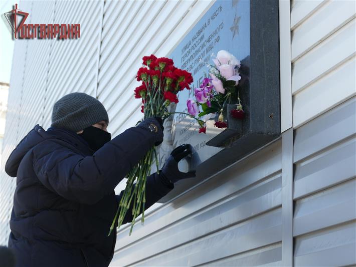 Сюжет о героически погибшем сотруднике СОБР сняли корреспонденты иркутского телеканала ко Дню Героев Отечества
