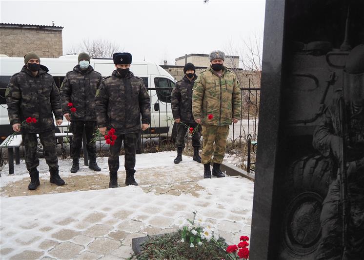 Сотрудники белгородского СОБР почтили память погибшего офицера отряда