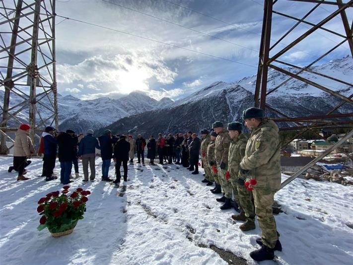 В Кабардино-Балкарии росгвардейцы почтили память журналистов, погибших при исполнении профессиональных обязанностей (видео)