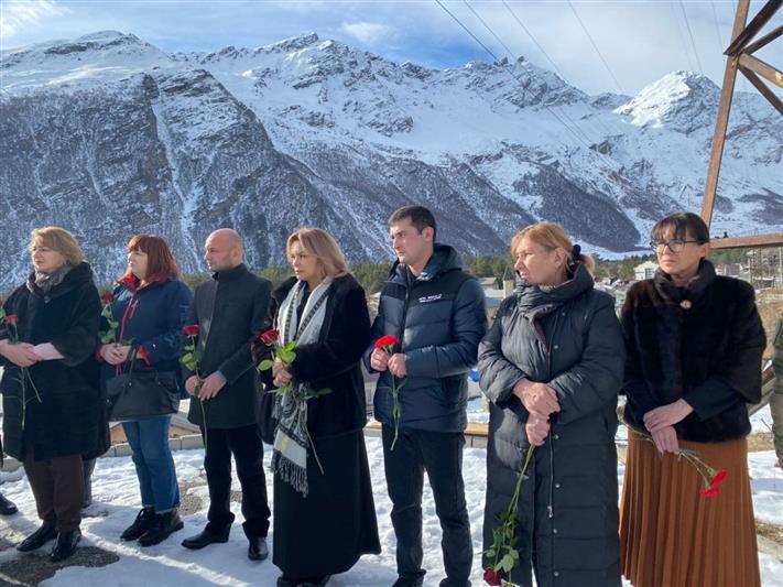 В Кабардино-Балкарии росгвардейцы почтили память журналистов, погибших при исполнении профессиональных обязанностей (видео)