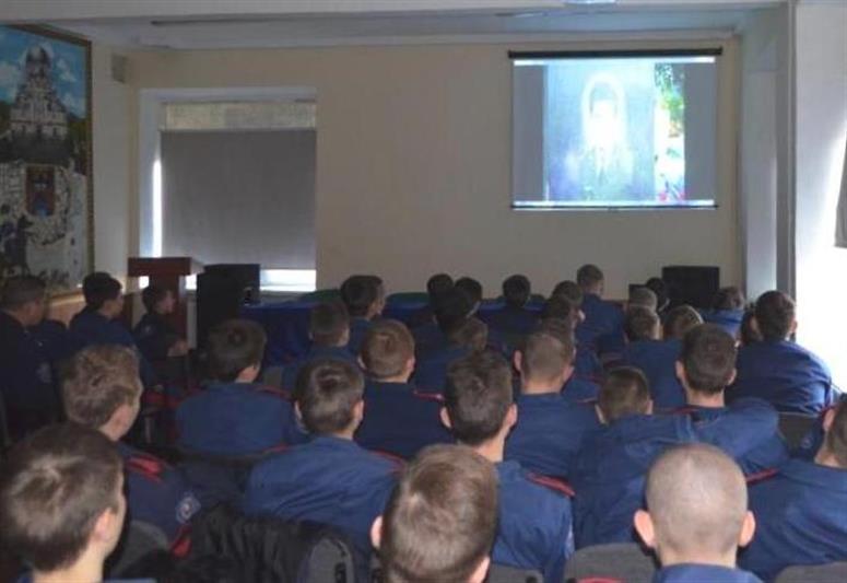 Тематические онлайн-встречи по случаю Дня Героев Отечества провели военнослужащие Росгвардии для школьников Ростовской области