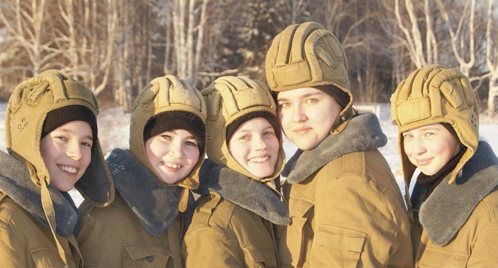В Тюмени кадеты Росгвардии посвятили свой первый прыжок с парашютом Героям Великой Отечественной войны
