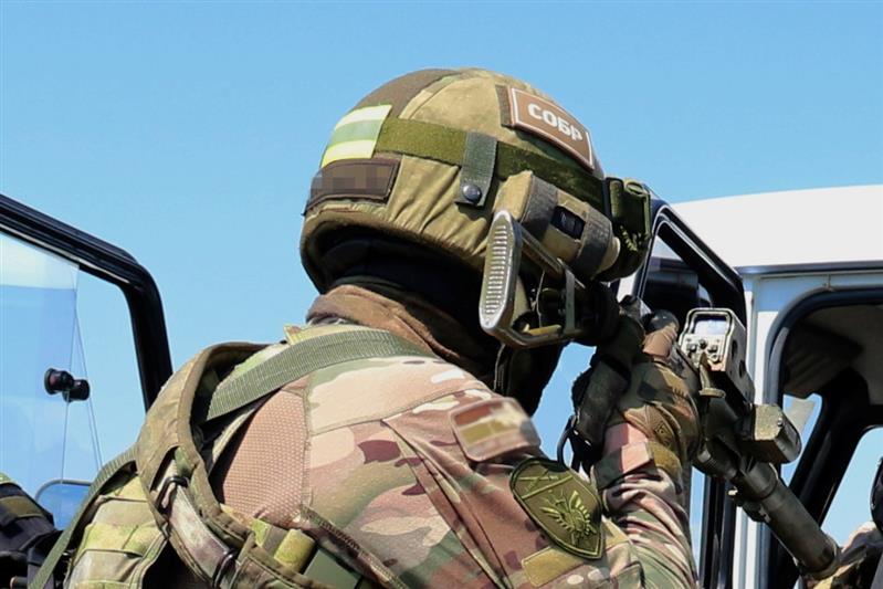 При содействии ростовского СОБР Росгвардии пресечена деятельность подпольного цеха по производству контрафактного алкоголя