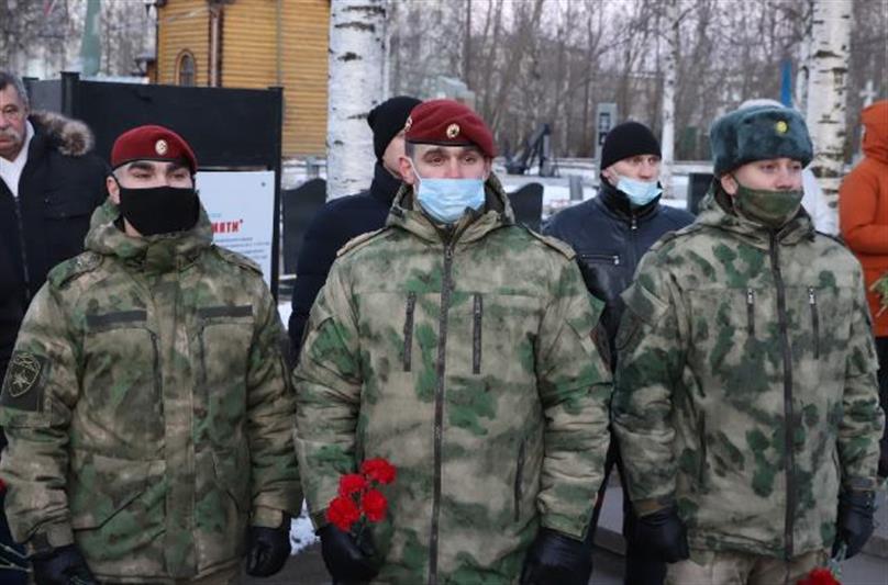 Военнослужащие отряда спецназа «Ратник» Росгвардии почтили память погибших в ходе первой чеченской кампании