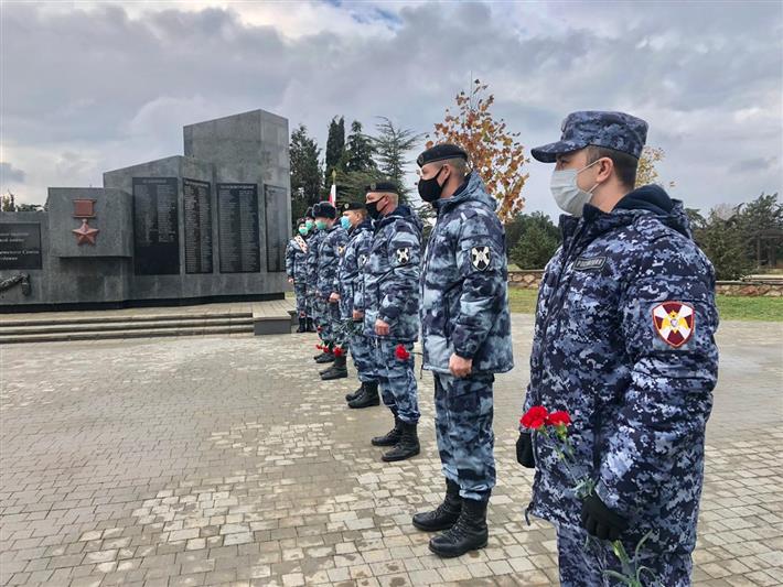 В Крыму и Севастополе росгвардейцы приняли участие в мероприятиях, посвященных Дню Героев Отечества