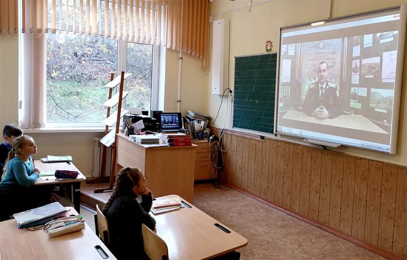 Представитель Росгвардии провел для севастопольских школьников урок мужества в режиме онлайн 
