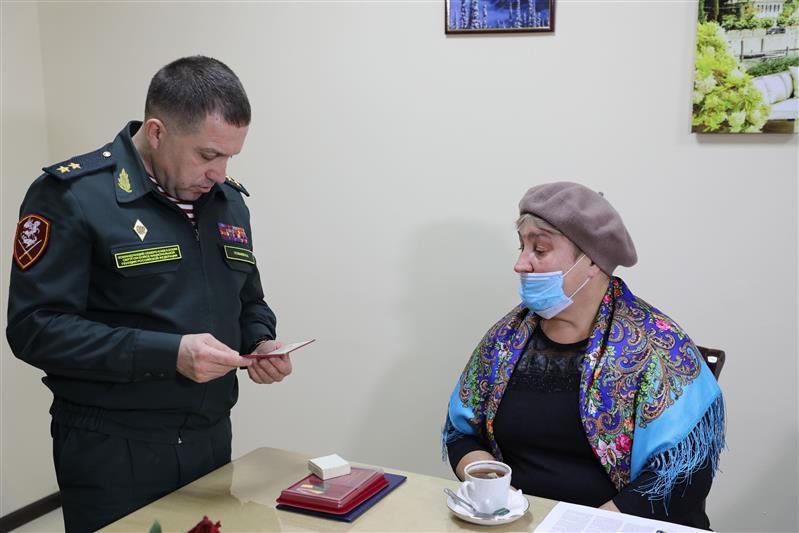 Орден мужества погибшего офицера передан в музей Северо-Кавказского округа Росгвардии 