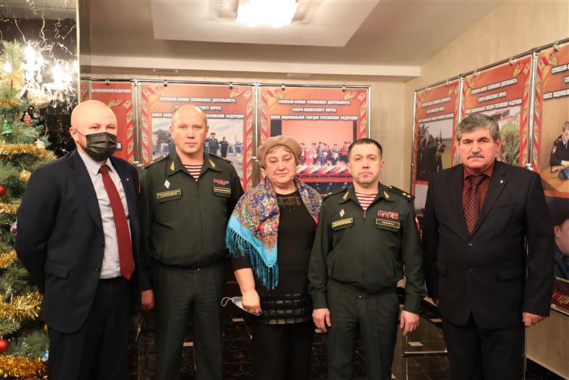 Орден мужества погибшего офицера передан в музей Северо-Кавказского округа Росгвардии 