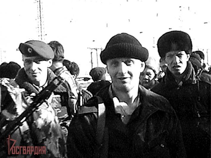 В Иркутске военнослужащие и сотрудники Росгвардии продолжают патриотическую акцию «Улицы Героев» (видео)