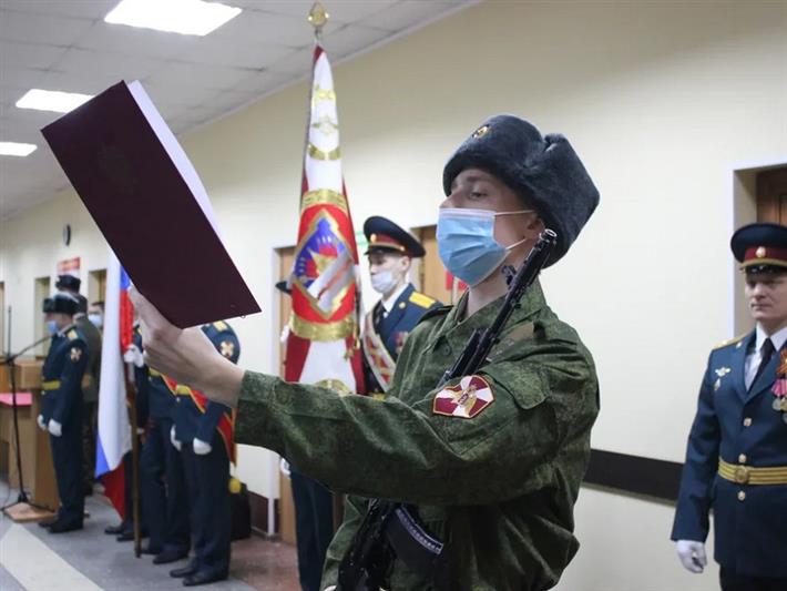 Новобранцы омской воинской части Росгвардии приняли присягу