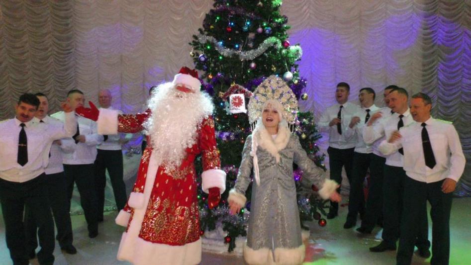 Росгвардия подарила новогоднюю сказку юным жителям Озёрска (видео)