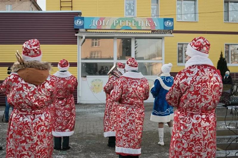 Росгвардейцы и участница шоу «Голос. Дети» поздравили маленьких пациентов тульских больниц с наступающим Новым годом